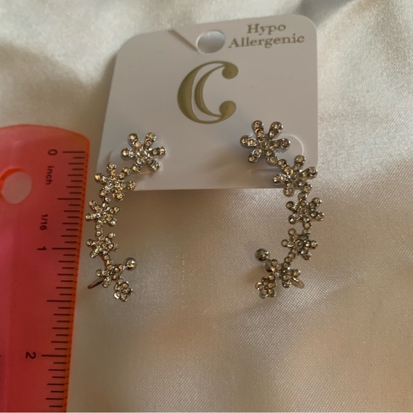 💎 NWT Charming Charlie flower diamond earring ear cuff silver plated - Picture 2 of 4